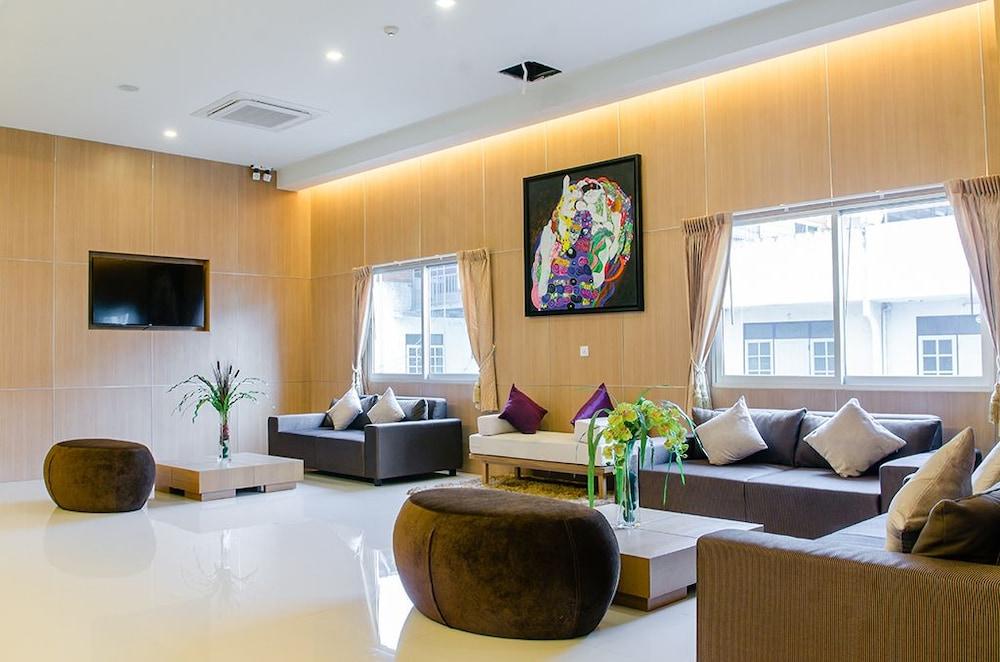 42C The Chic Hotel Nakhon Sawan Extérieur photo