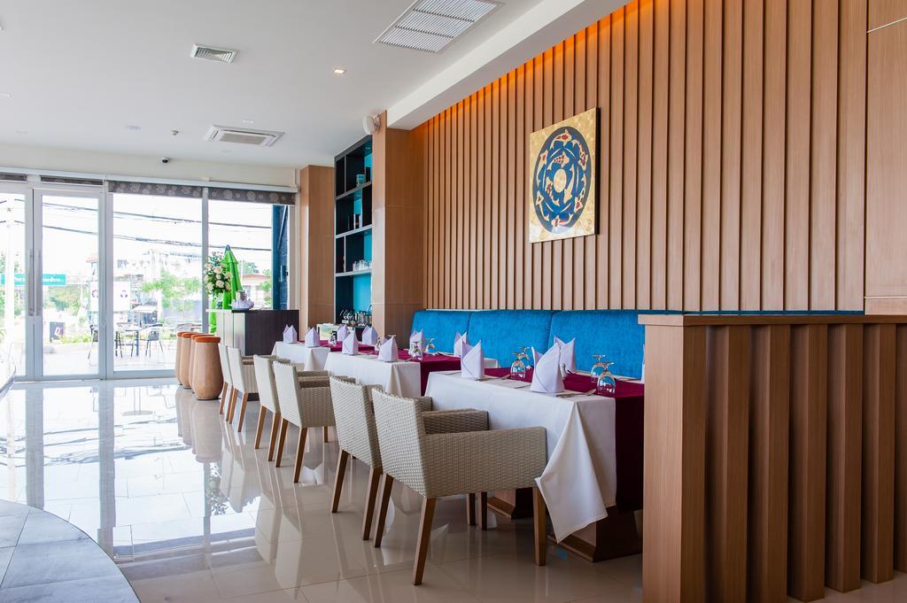 42C The Chic Hotel Nakhon Sawan Extérieur photo