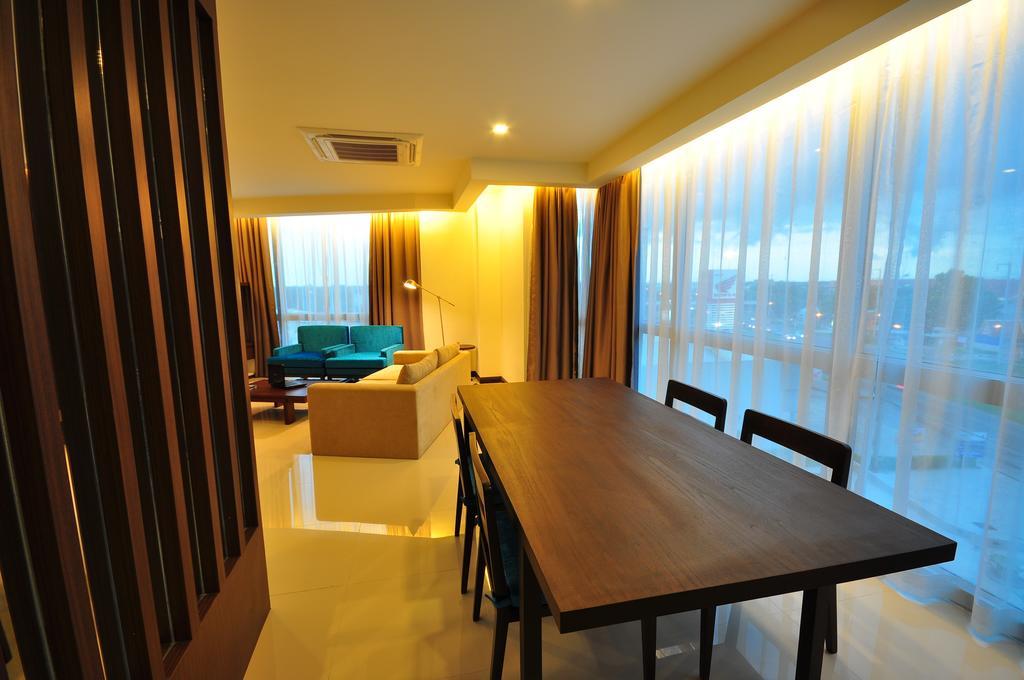 42C The Chic Hotel Nakhon Sawan Extérieur photo