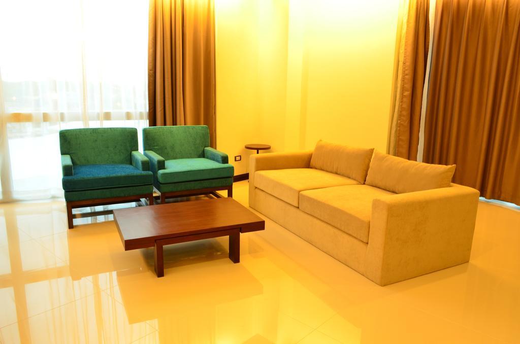 42C The Chic Hotel Nakhon Sawan Extérieur photo