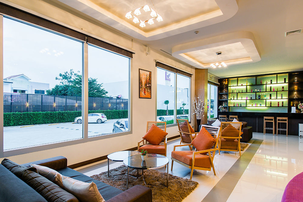42C The Chic Hotel Nakhon Sawan Extérieur photo
