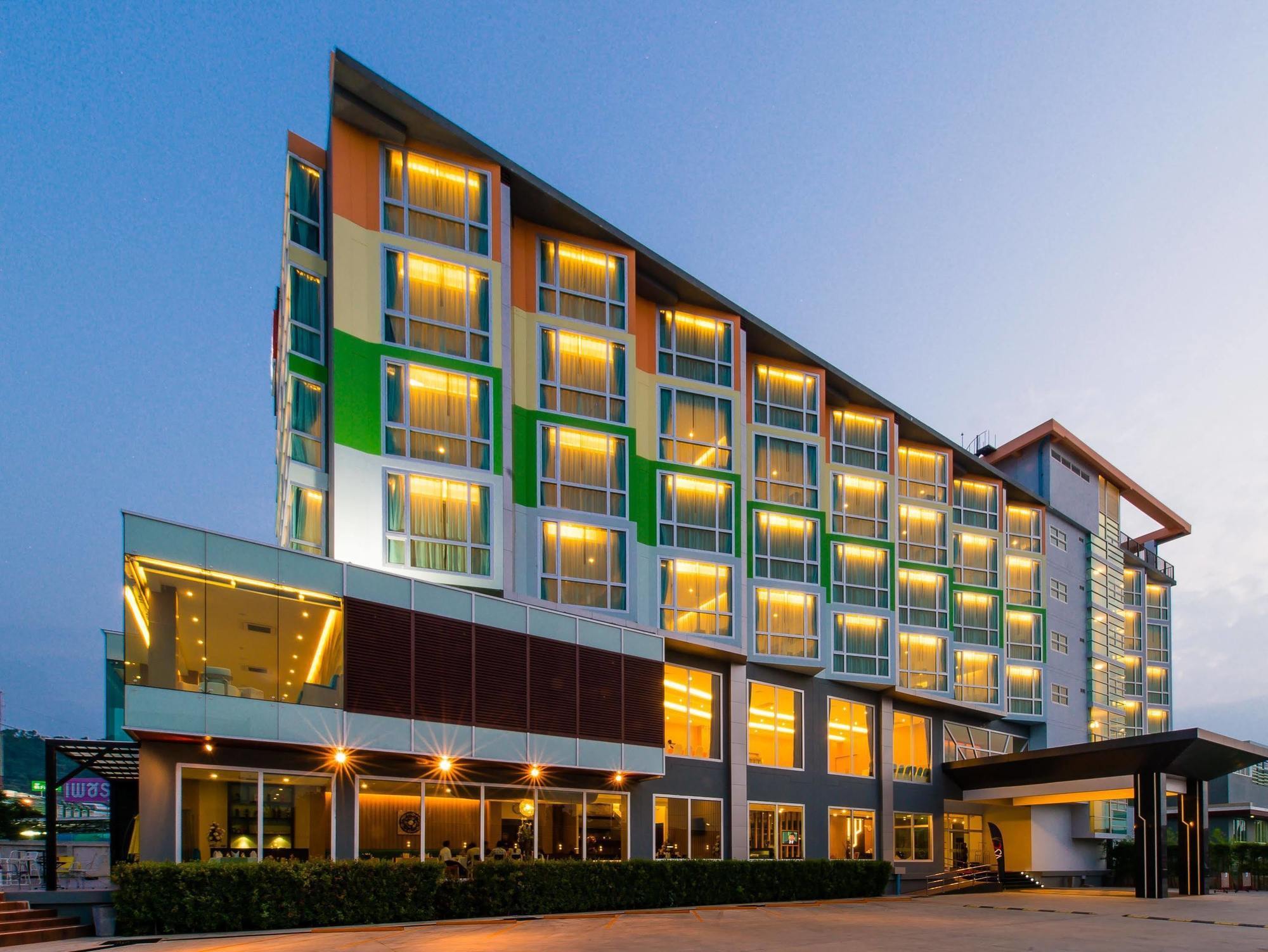 42C The Chic Hotel Nakhon Sawan Extérieur photo
