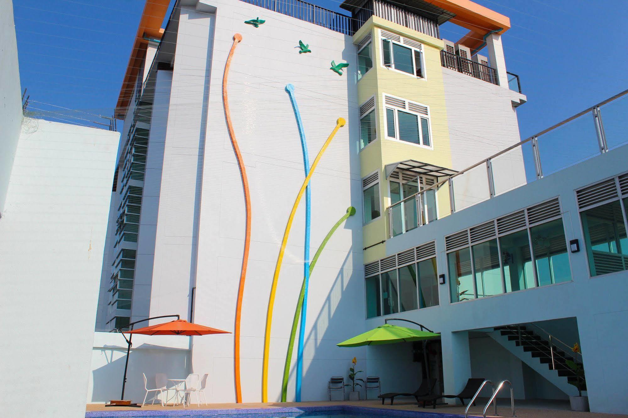 42C The Chic Hotel Nakhon Sawan Extérieur photo
