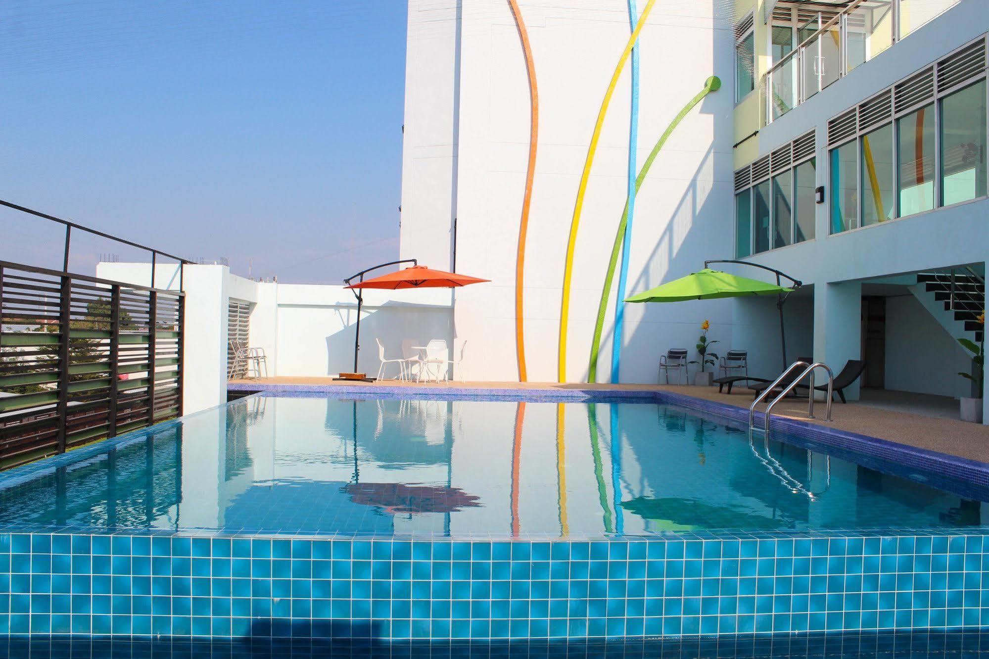 42C The Chic Hotel Nakhon Sawan Extérieur photo