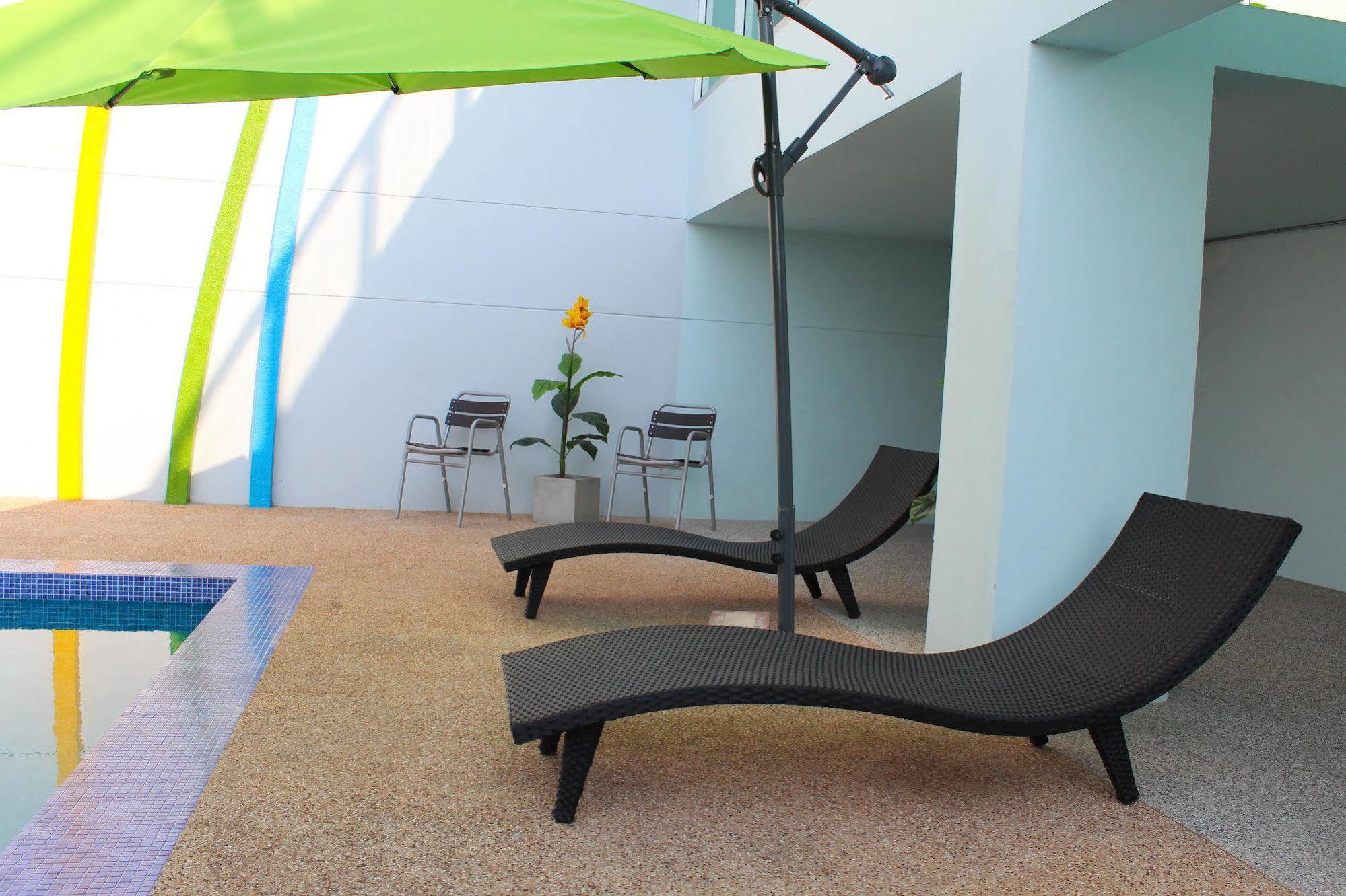 42C The Chic Hotel Nakhon Sawan Extérieur photo