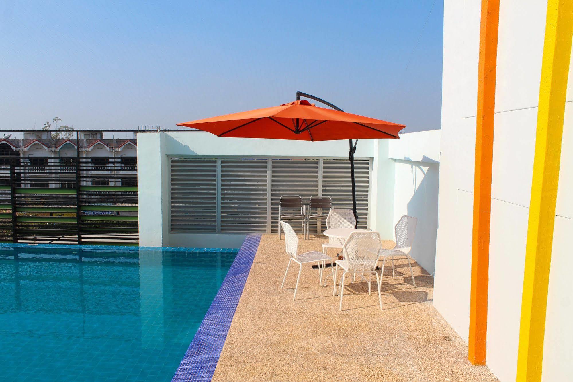 42C The Chic Hotel Nakhon Sawan Extérieur photo