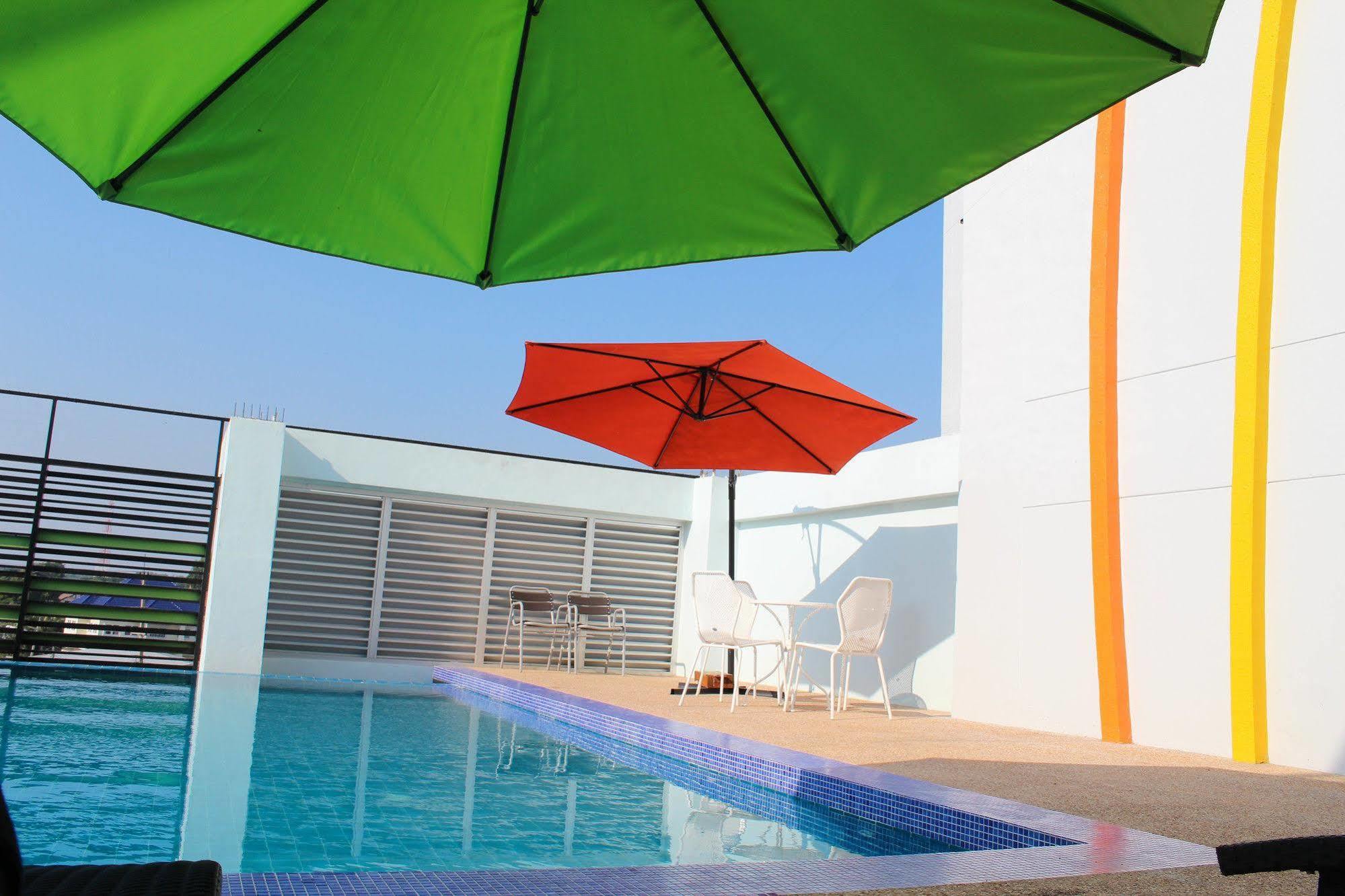 42C The Chic Hotel Nakhon Sawan Extérieur photo