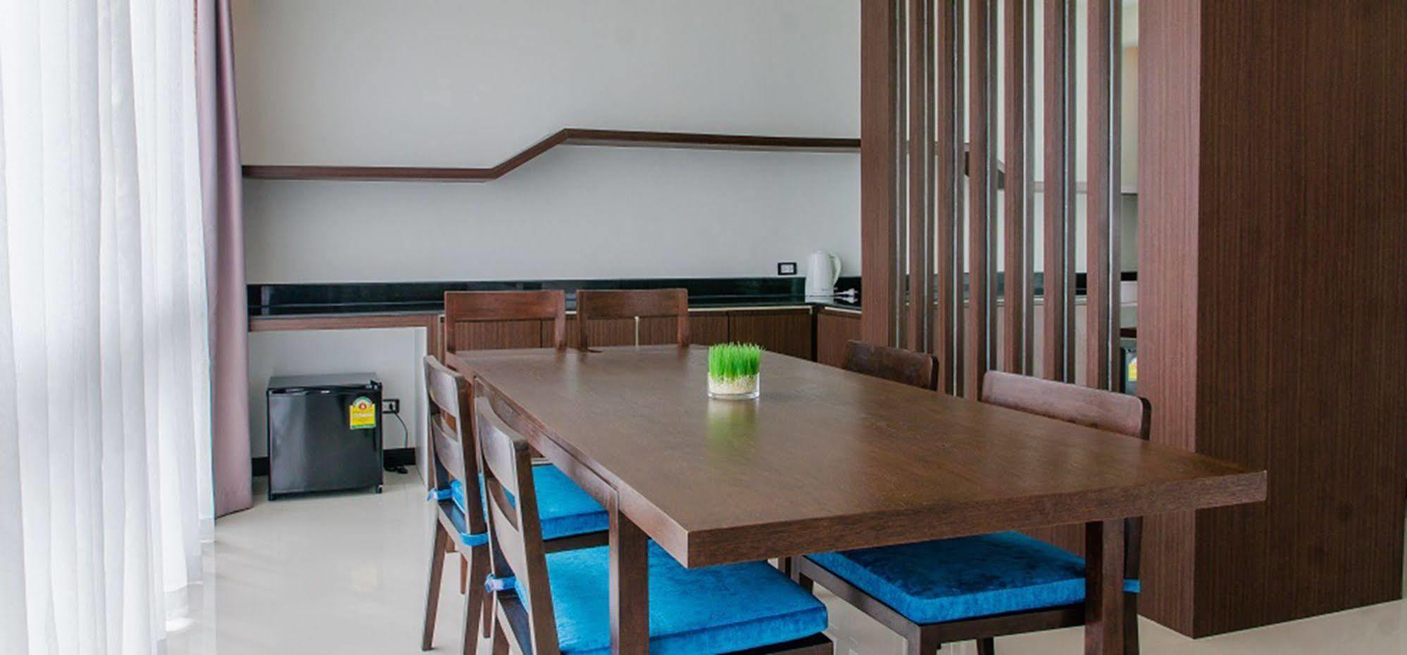42C The Chic Hotel Nakhon Sawan Extérieur photo